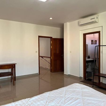 D32 Homestay Near Airport Behind Brown Coffee Airport Phnom Penh Bagian luar foto