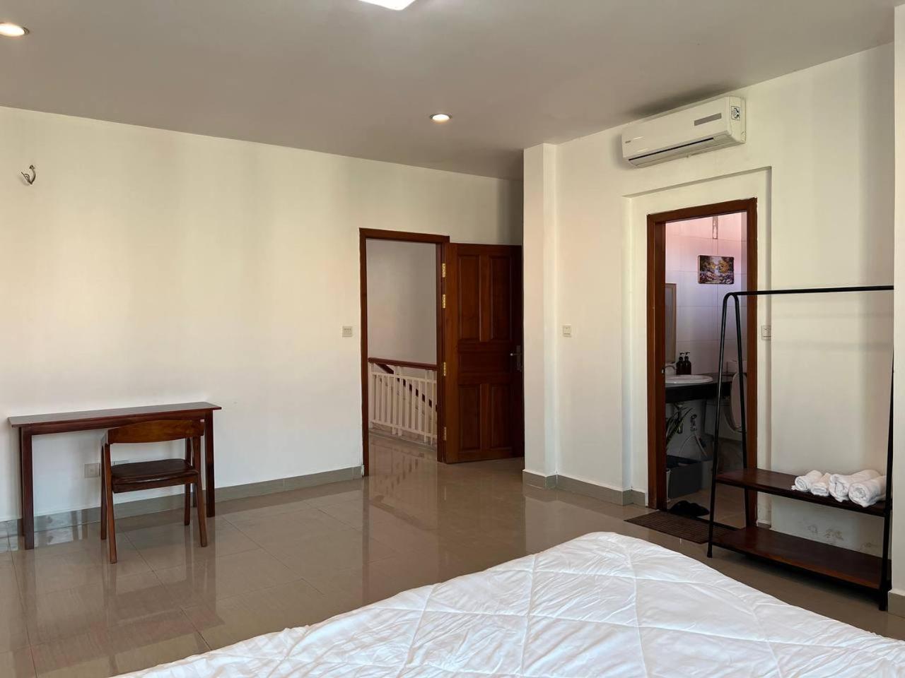 D32 Homestay Near Airport Behind Brown Coffee Airport Phnom Penh Bagian luar foto
