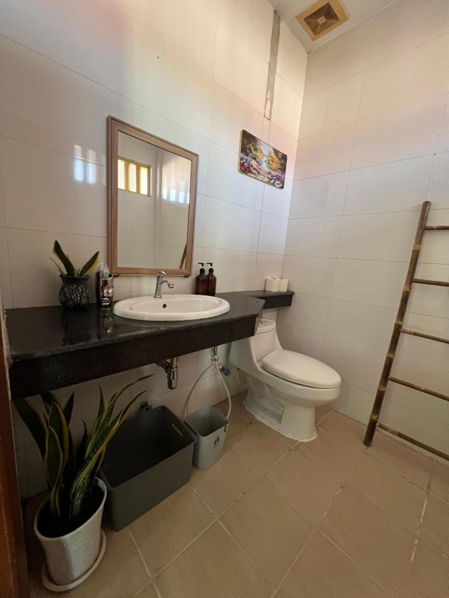 D32 Homestay Near Airport Behind Brown Coffee Airport Phnom Penh Bagian luar foto